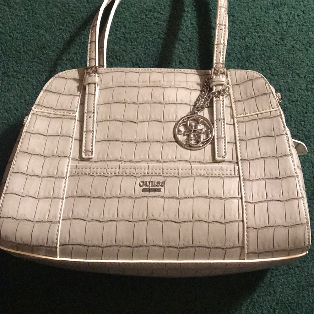 Guess purse great condition